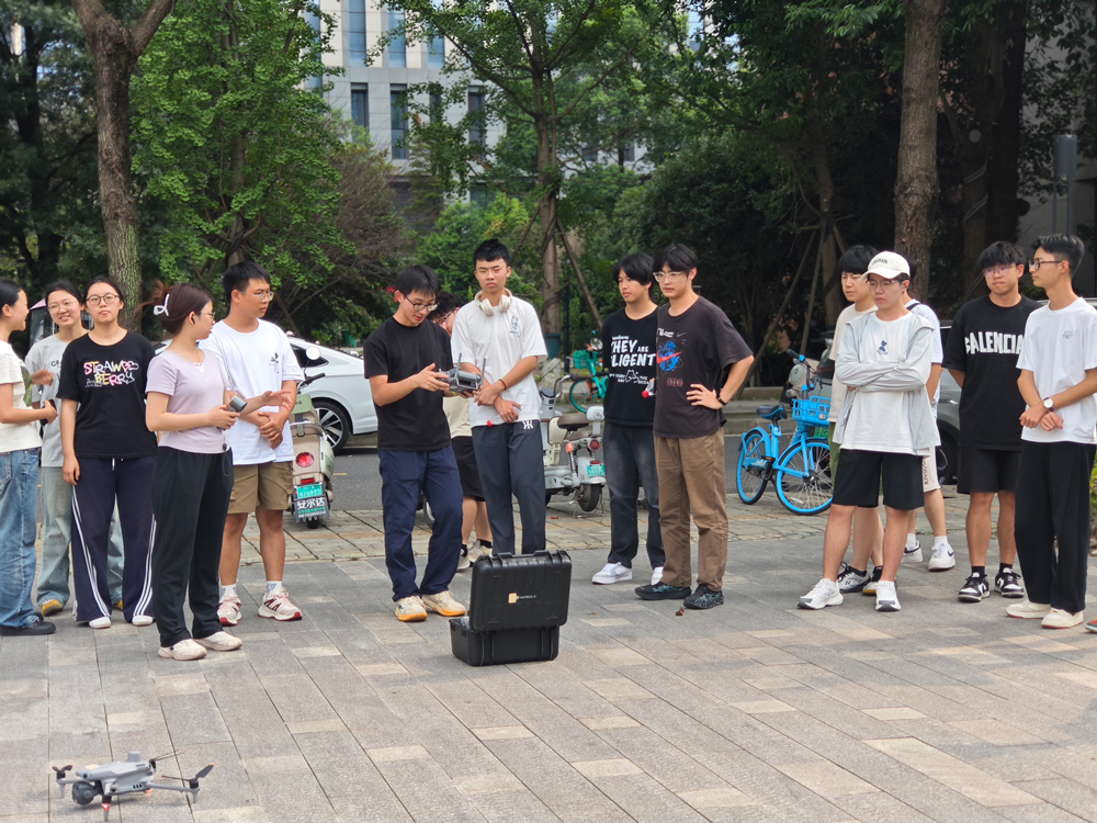 学生飞行实操演练